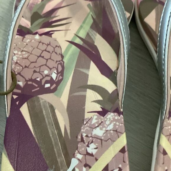 OluKai Kipe'a Heu- Black fuzzy lounge slippers- Women's size 10 - Picture 2 of 5